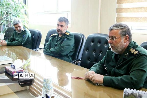 دیدار فرماندهان سپاه با مدیرکل آموزش و پرورش قزوین