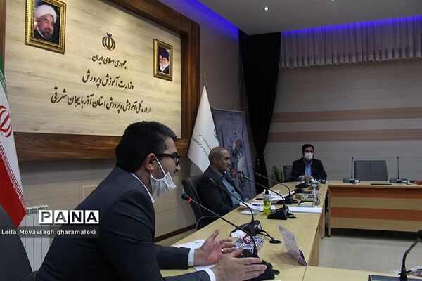 ویدئو کنفرانس مدیرکل آموزش و پرورش آذربایجان شرقی با معلمان منتخب نواحی و مناطق