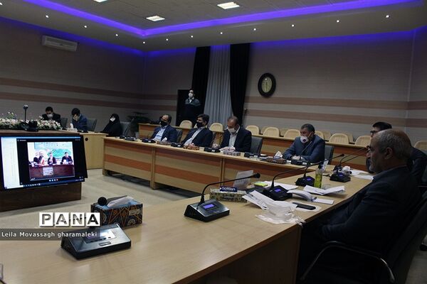 ویدئو کنفرانس مدیرکل آموزش و پرورش آذربایجان شرقی با معلمان منتخب نواحی و مناطق