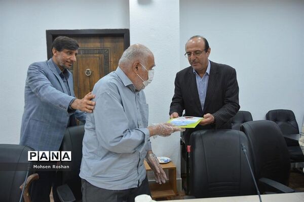 تجلیل از فعالان سوادآموزی استان‌ بوشهر