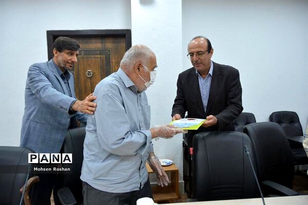 تجلیل از فعالان سوادآموزی استان‌ بوشهر