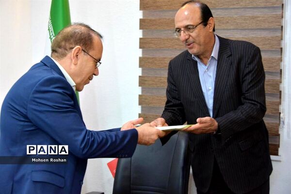 تجلیل از فعالان سوادآموزی استان‌ بوشهر
