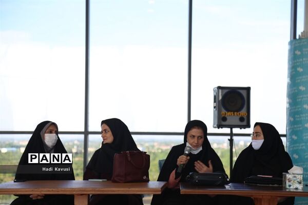 جلسه ستاد راهبردی بنیاد فرهنگی آرش و تجلیل از مدیر نمونه استانی در میاندرود