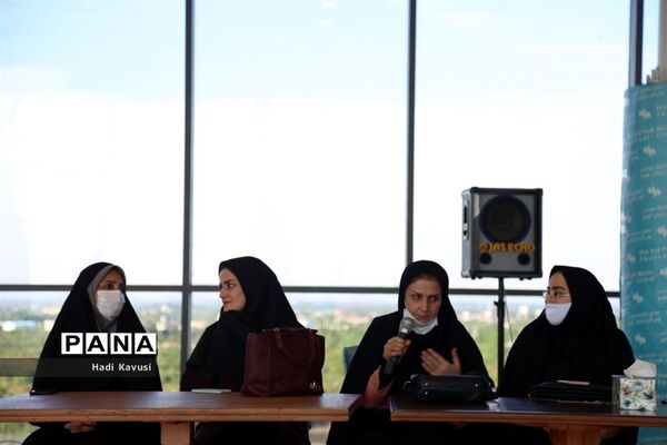 جلسه ستاد راهبردی بنیاد فرهنگی آرش و تجلیل از مدیر نمونه استانی در میاندرود