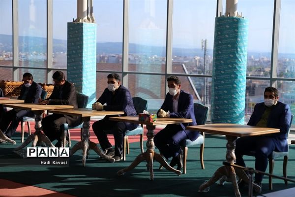 جلسه ستاد راهبردی بنیاد فرهنگی آرش و تجلیل از مدیر نمونه استانی در میاندرود