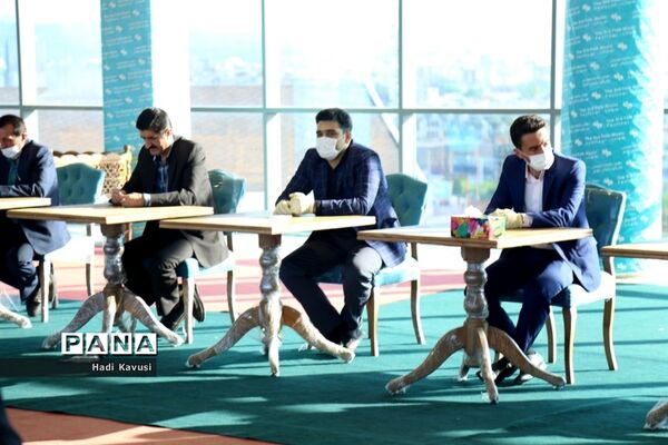 جلسه ستاد راهبردی بنیاد فرهنگی آرش و تجلیل از مدیر نمونه استانی در میاندرود