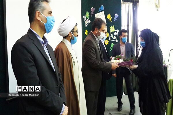 برگزاری همایش تجلیل از معلمان نمونه در شهرستان کازرون