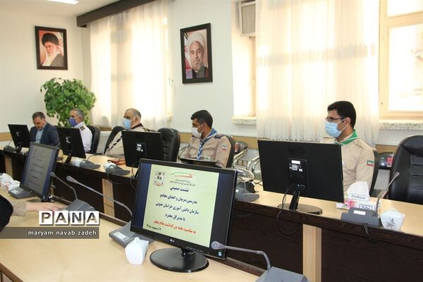 نشست صمیمی مدیرکل آموزش و پرورش خراسان جنوبی با مدرسان و مربیان و اعضای مجامع دانش‌آموزی