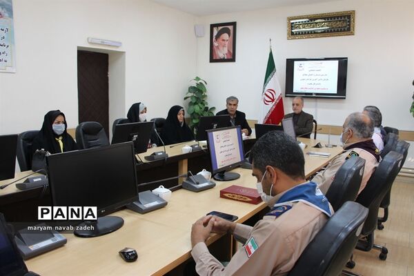 نشست صمیمی مدیرکل آموزش و پرورش خراسان جنوبی با مدرسان و مربیان و اعضای مجامع دانش‌آموزی