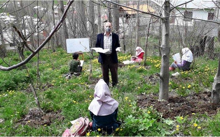 طی کردن مسافت 104 کیلومتری برای آموزش به دانش‌آموزان یک روستا