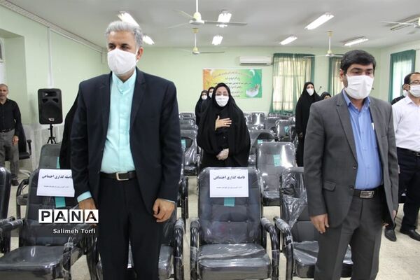تقدیر ازمدیران و معلمان نمونه شهرستان حمیدیه با حفظ رعایت  فاصله اجتماعی