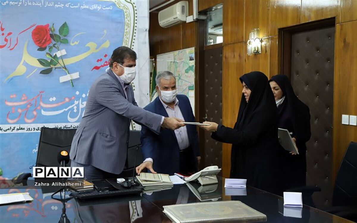 از معلمان نمونه تهرانی تقدیر شد