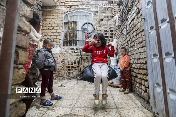 پخت و توزیع غذا درماه مبارک رمضان برای افراد نیازمند