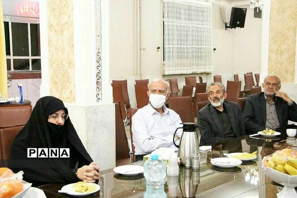 نشست صمیمانه معاون عمرانی وزیر آموزش و پرورش با مجمع خیرین مدرسه ساز قزوین