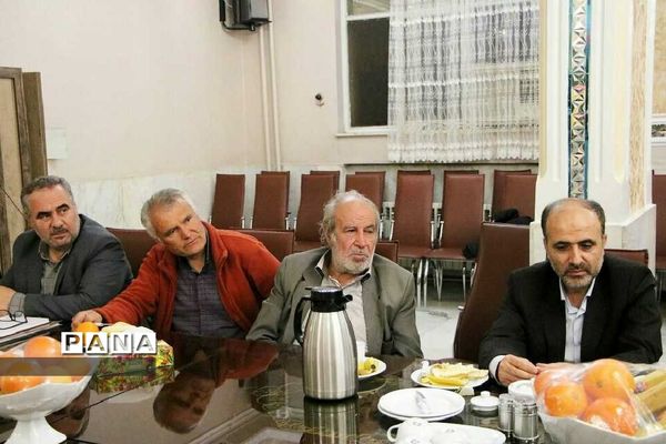 نشست صمیمانه معاون عمرانی وزیر آموزش و پرورش با مجمع خیرین مدرسه ساز قزوین