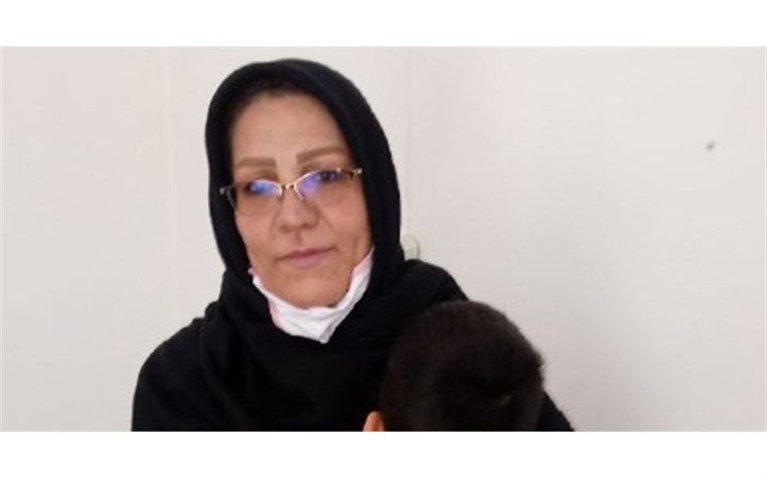 معلم مراغه‌ای برای دانش‌آموزش خانه خرید + تصاویر