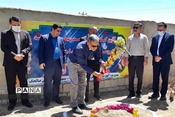 آیین کلنگ زنی دو آموزشگاه جدید خیرساز در شهرستان امیدیه