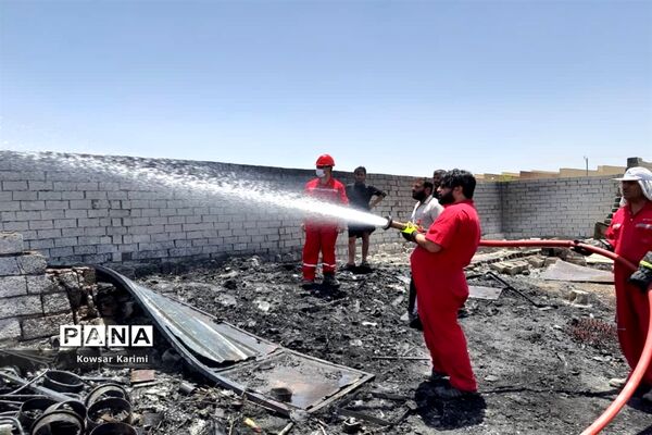 آتش سوزی گسترده  در انبار ضایعات پلاستیکی منطقه ملاشیه اهواز