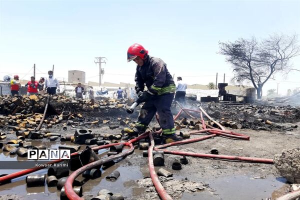 آتش سوزی گسترده  در انبار ضایعات پلاستیکی منطقه ملاشیه اهواز
