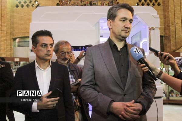 مراسم بازدید از اولین نمونه هتل کپسولی