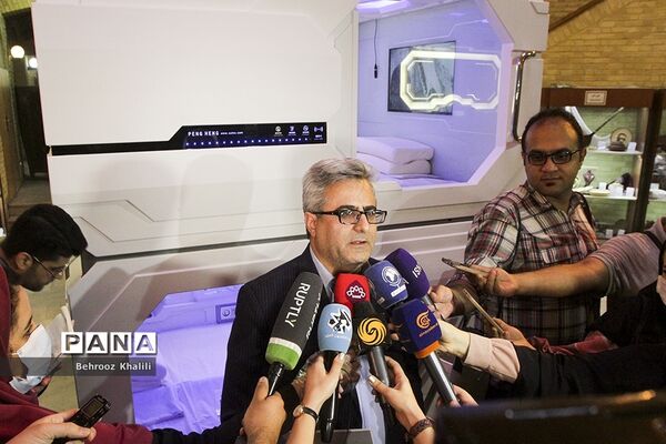 مراسم بازدید از اولین نمونه هتل کپسولی