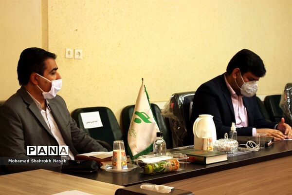 نشست کارگروه ساماندهی و نظارت بر تهیه  و توزیع لباس فرم دانش‌آموزان  خوزستان
