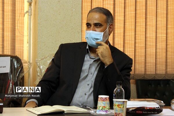 نشست کارگروه ساماندهی و نظارت بر تهیه  و توزیع لباس فرم دانش‌آموزان  خوزستان