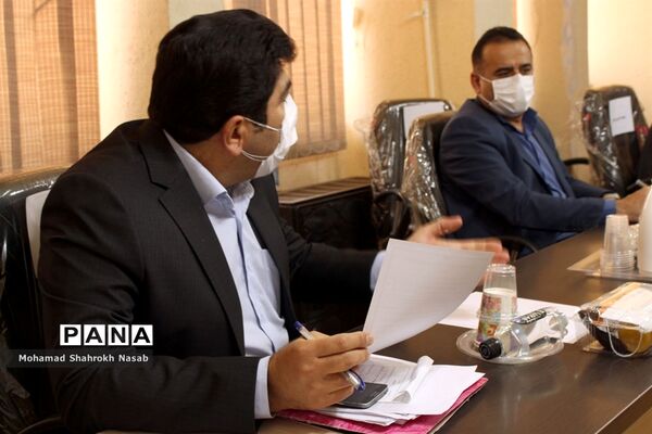 نشست کارگروه ساماندهی و نظارت بر تهیه  و توزیع لباس فرم دانش‌آموزان  خوزستان