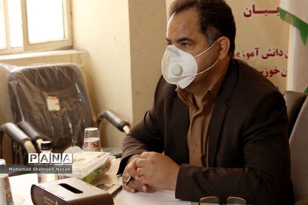 نشست کارگروه ساماندهی و نظارت بر تهیه  و توزیع لباس فرم دانش‌آموزان  خوزستان