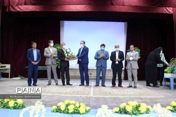 تجلیل از طلایه داران تربیت و مربیان پیشتاز منطقه  شبانکاره