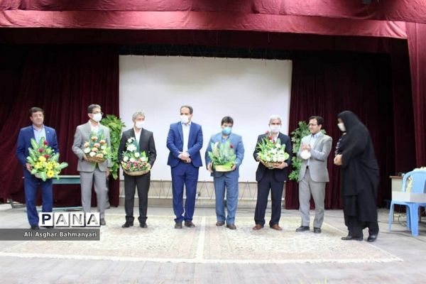 تجلیل از طلایه داران تربیت و مربیان پیشتاز منطقه  شبانکاره