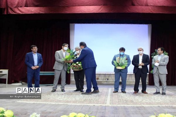 تجلیل از طلایه داران تربیت و مربیان پیشتاز منطقه  شبانکاره