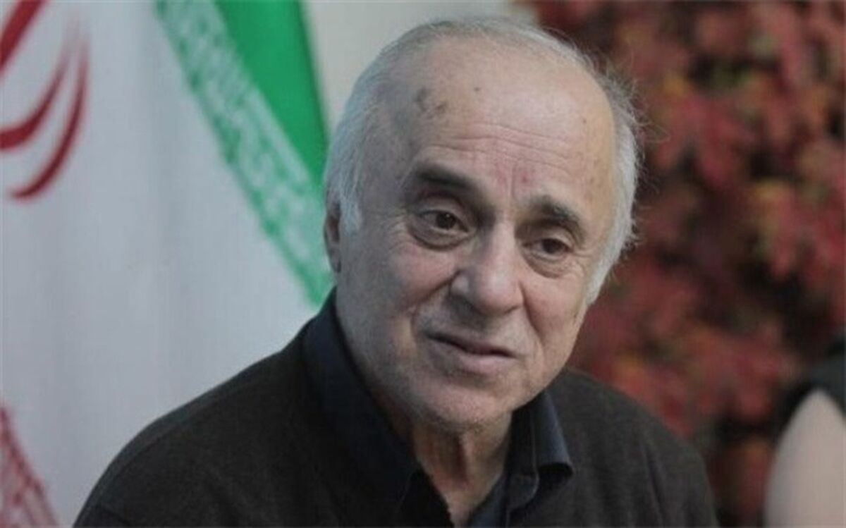 کفاشیان مرا یاد احمدشاه می‌اندازد که اصلاً کارایی نداشت