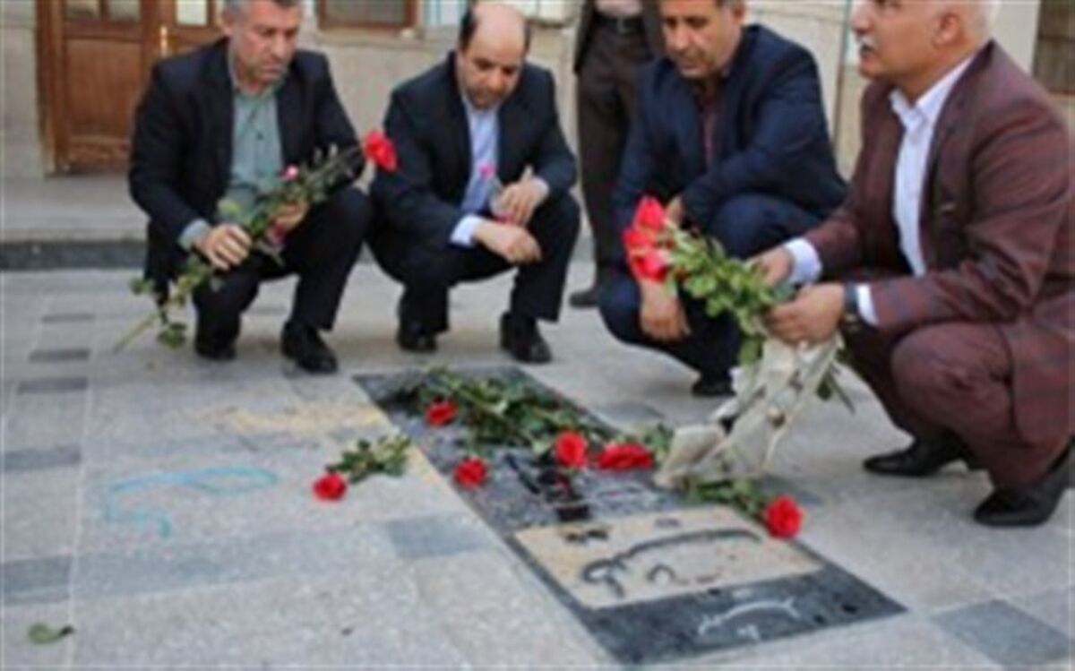مزار شهید اصناف طیب حاج رضایی عطر افشانی و گلباران شد