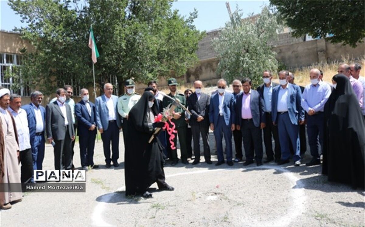 کلنگ‌زنی احداث دو باب مدرسه 6 کلاسه در روستاهای لیوار بالا و پایین شهرستان مرند