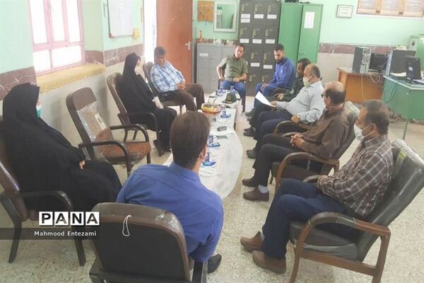رزمایش کمک مومنانه دانش‌آموزان و فرهنگیان آب پخش