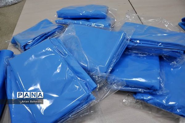 تداوم تولید ماسک و گان در تولیدی‌های زنجان