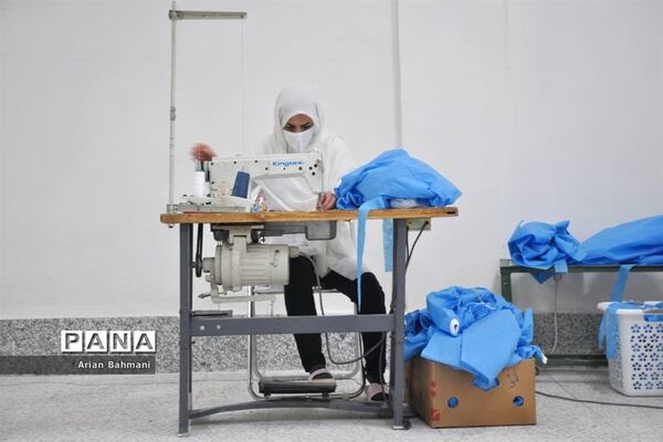 تداوم تولید ماسک و گان در تولیدی‌های زنجان