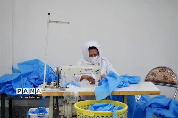 تداوم تولید ماسک و گان در تولیدی‌های زنجان