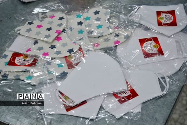 تداوم تولید ماسک و گان در تولیدی‌های زنجان