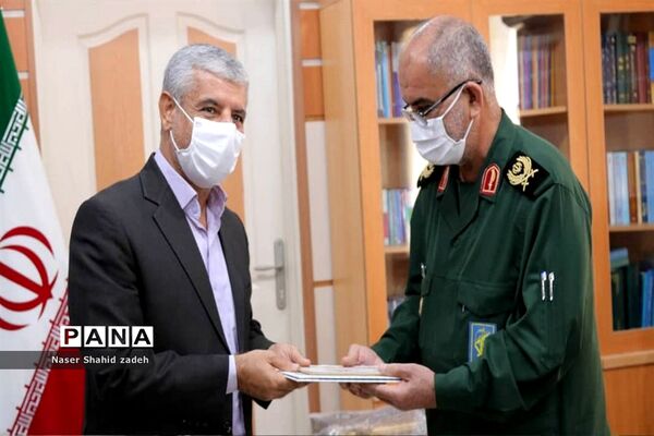 تقدیر فرمانده سپاه امام صادق (ع) از مدیرکل دادگستری استان بوشهر