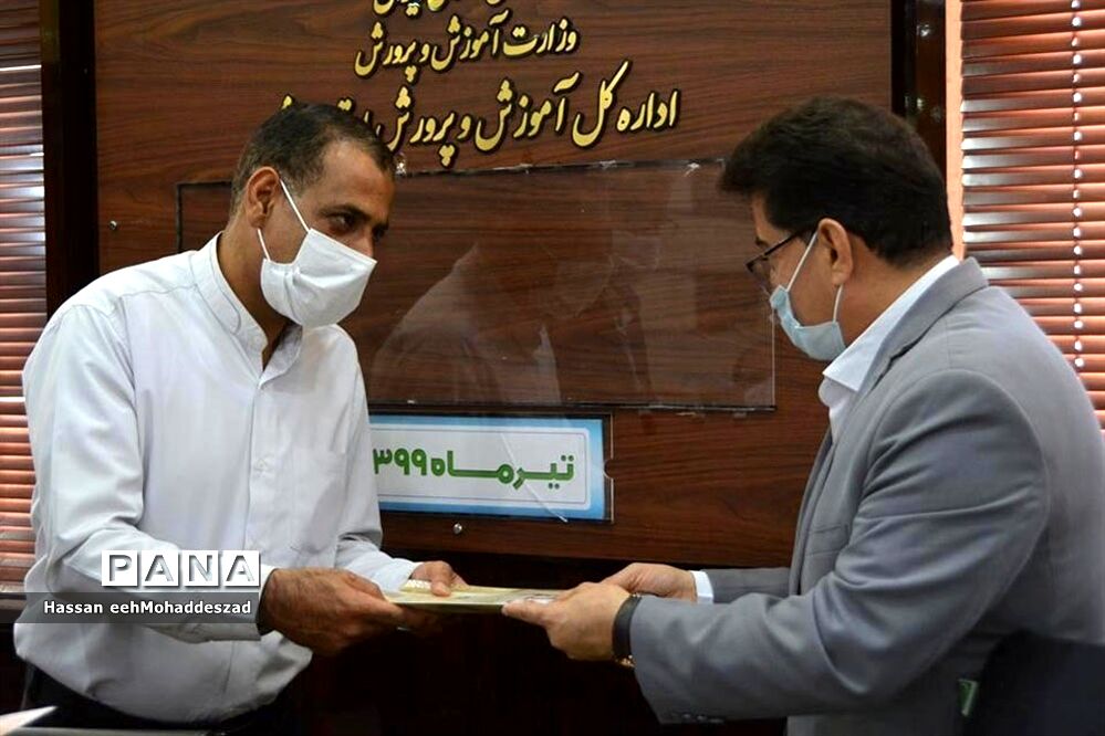تجلیل از مسئولان دفتر معاونان و نیروهای خدماتی  اداره‌کل آموزش و پرورش استان بوشهر