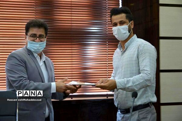 تجلیل از مسئولان دفتر معاونان و نیروهای خدماتی  اداره‌کل آموزش و پرورش استان بوشهر
