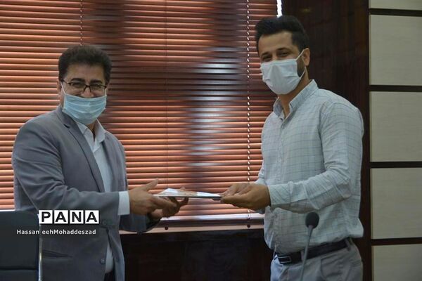 تجلیل از مسئولان دفتر معاونان و نیروهای خدماتی  اداره‌کل آموزش و پرورش استان بوشهر
