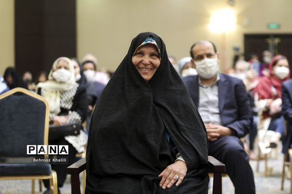 رونمایی  از کتاب زندگینامه بانو خیر مدرسه ساز زهرا گیتی نژاد