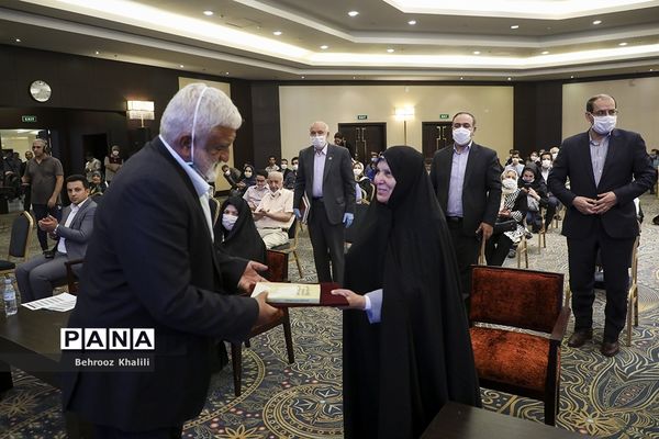 رونمایی  از کتاب زندگینامه بانو خیر مدرسه ساز زهرا گیتی نژاد