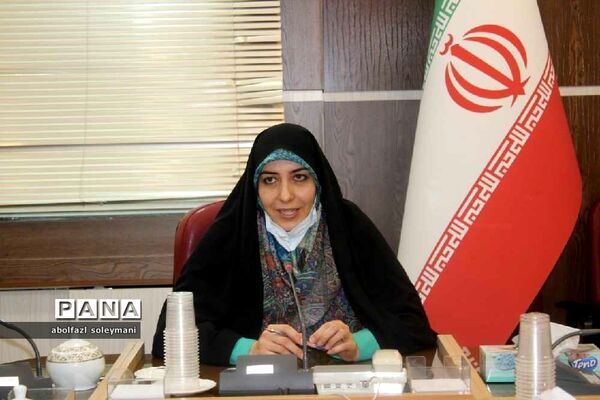 دیدار دانش آموزان دختر آوج با مشاور بانوان استانداری قزوین