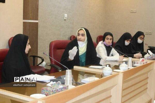 دیدار دانش آموزان دختر آوج با مشاور بانوان استانداری قزوین