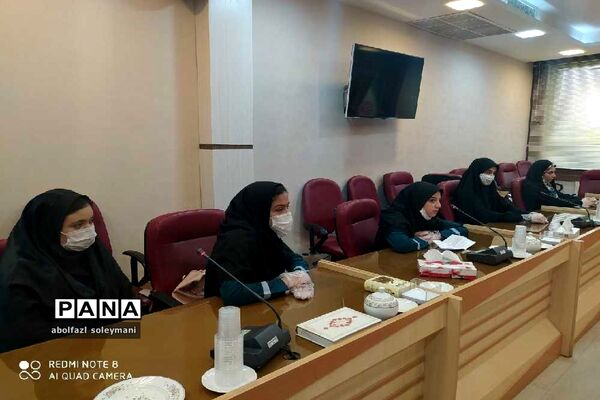 دیدار دانش آموزان دختر آوج با مشاور بانوان استانداری قزوین
