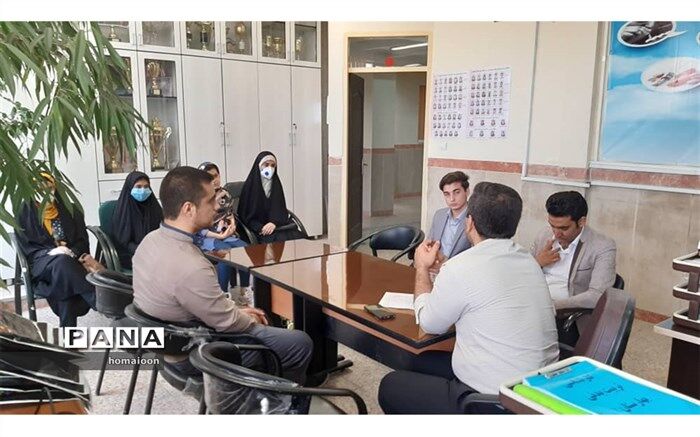 جلسه توجیهی دانش آموزان منتخب  مسابقات قرآن ،عترت و نماز ناحیه 2 بهارستان